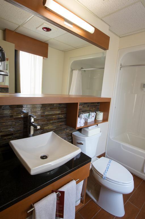 Hotel du Fjord Chicoutimi Extérieur photo