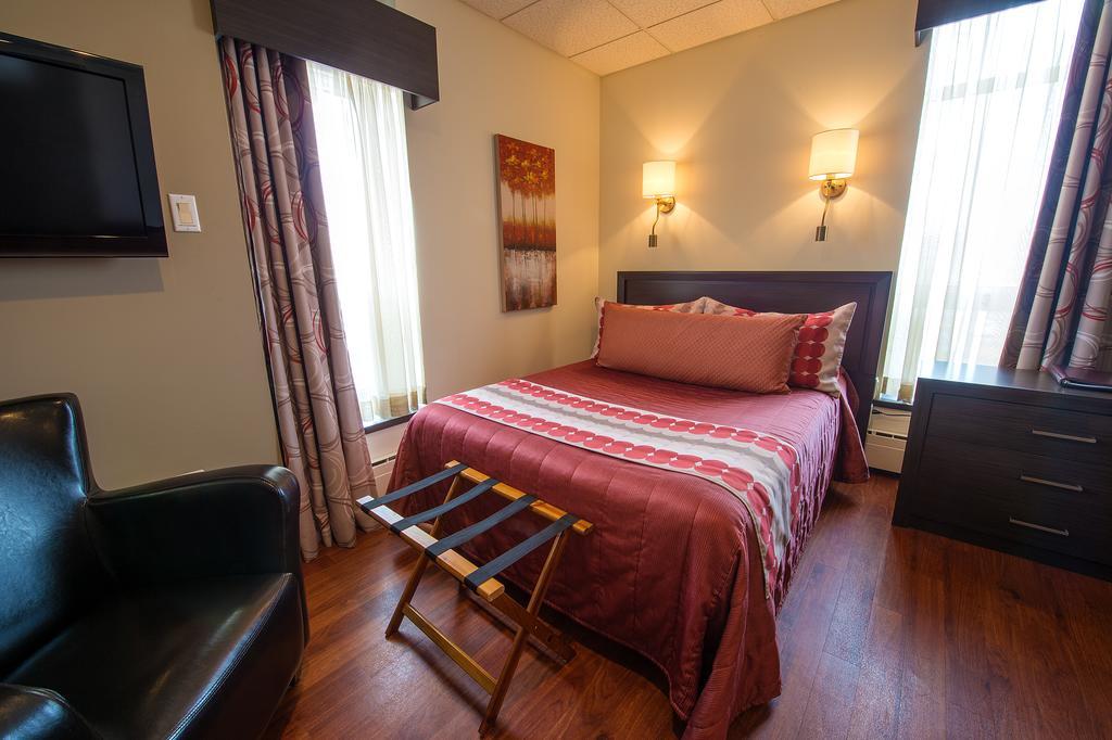 Hotel du Fjord Chicoutimi Extérieur photo