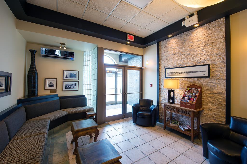 Hotel du Fjord Chicoutimi Extérieur photo