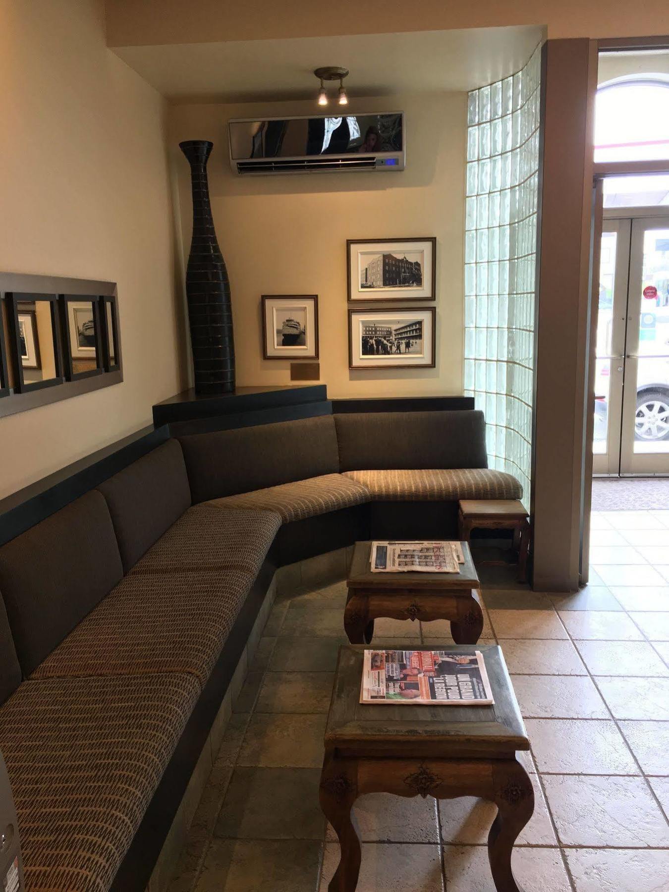 Hotel du Fjord Chicoutimi Extérieur photo