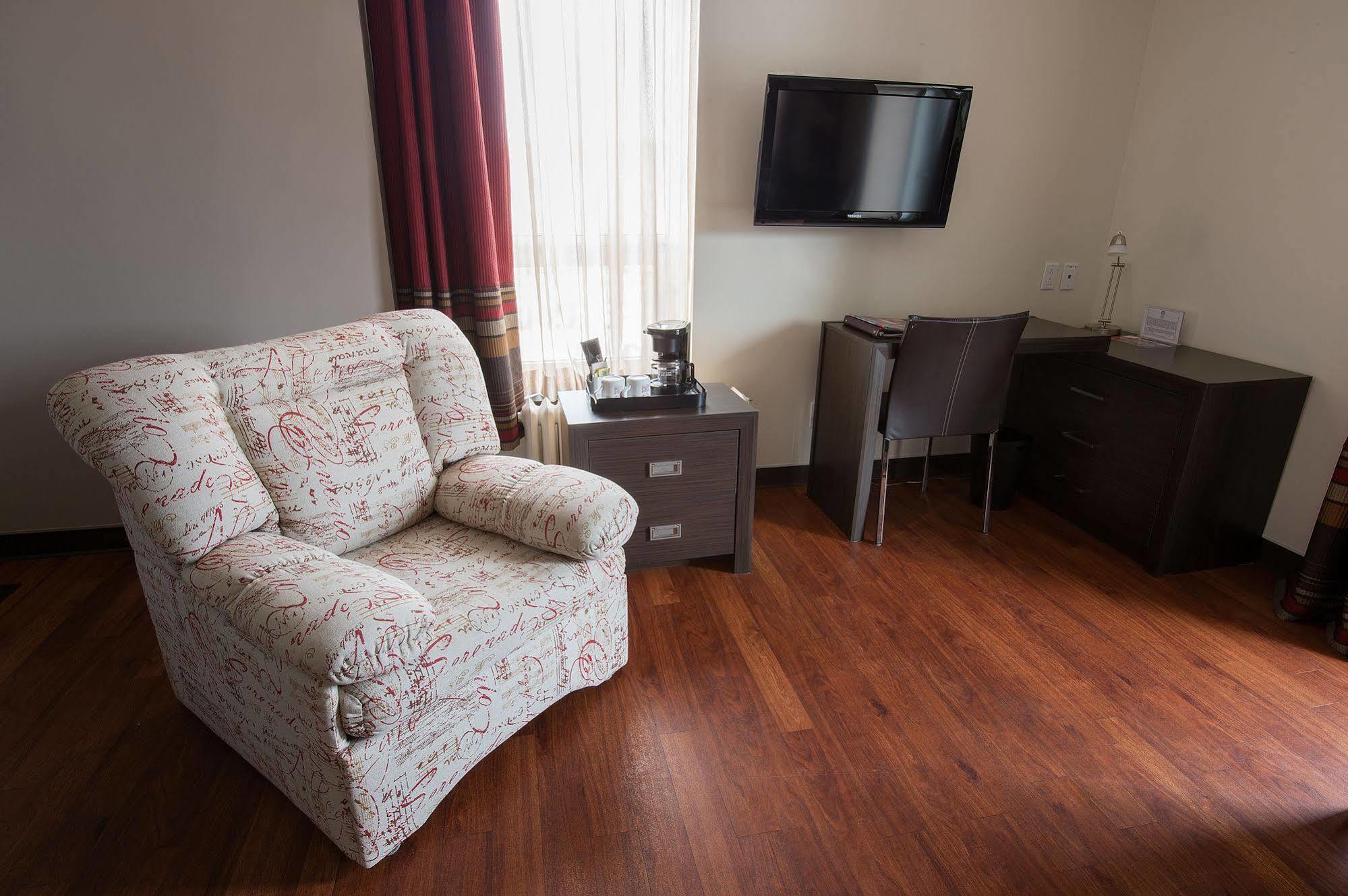 Hotel du Fjord Chicoutimi Extérieur photo